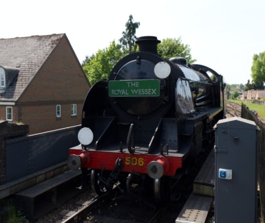 Watercress Line: Going Around at Alton station